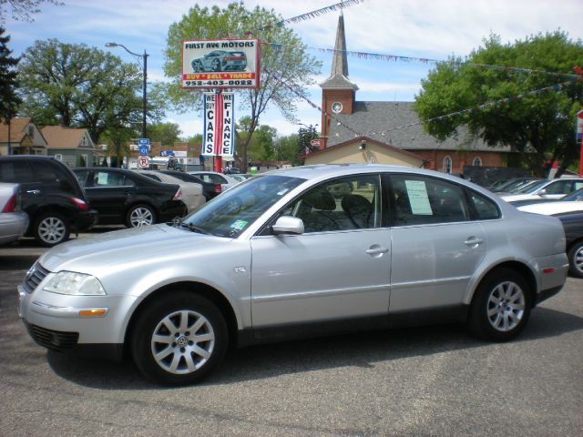 2003 Volkswagen Passat FWD 4dr Sport