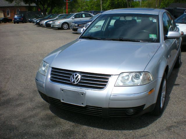 2003 Volkswagen Passat FWD 4dr Sport