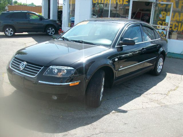 2003 Volkswagen Passat FWD 4dr Sport