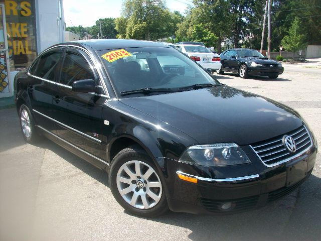 2003 Volkswagen Passat FWD 4dr Sport