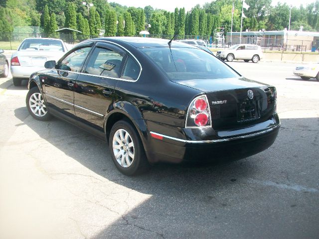 2003 Volkswagen Passat FWD 4dr Sport