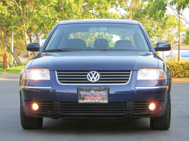 2003 Volkswagen Passat FWD 4dr Sport