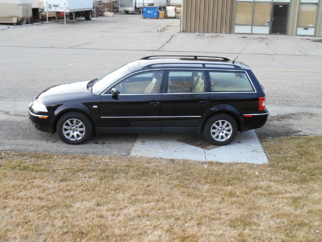 2003 Volkswagen Passat FWD 4dr Sport