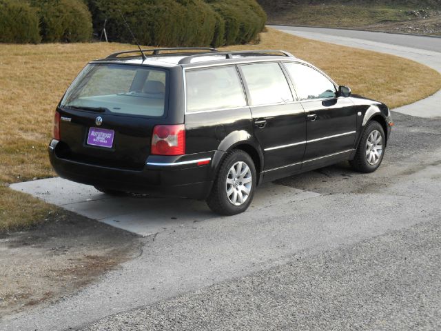 2003 Volkswagen Passat FWD 4dr Sport