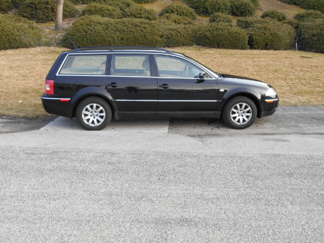 2003 Volkswagen Passat FWD 4dr Sport