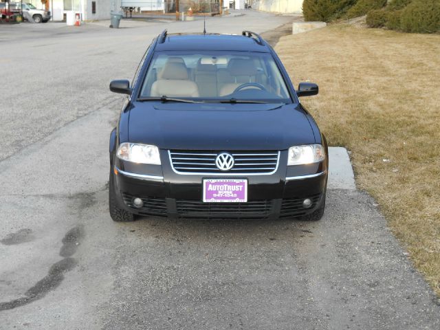 2003 Volkswagen Passat FWD 4dr Sport