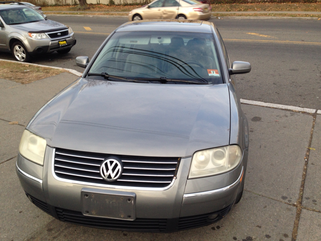 2003 Volkswagen Passat FWD 4dr Sport