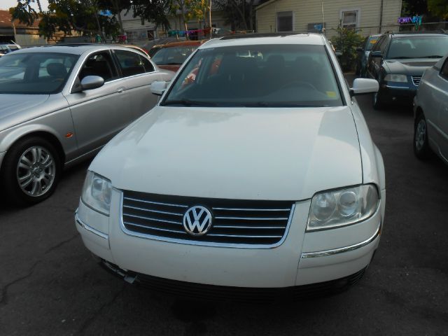 2003 Volkswagen Passat FWD 4dr Sport