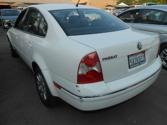 2003 Volkswagen Passat FWD 4dr Sport