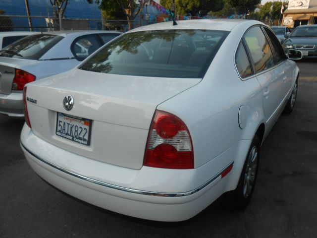 2003 Volkswagen Passat FWD 4dr Sport