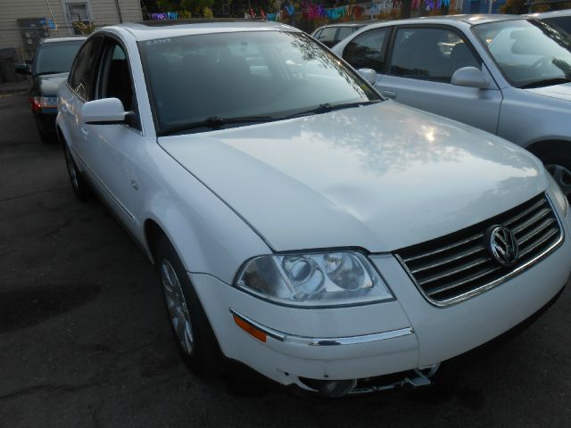 2003 Volkswagen Passat FWD 4dr Sport