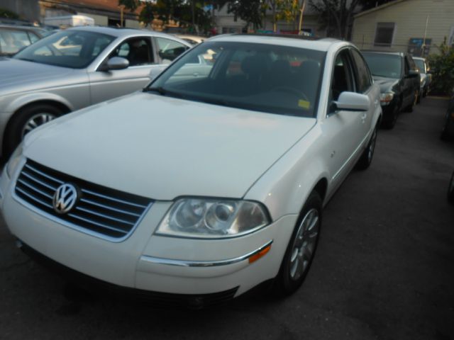 2003 Volkswagen Passat FWD 4dr Sport