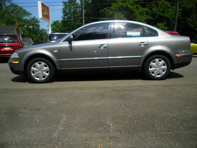 2003 Volkswagen Passat S Sedan