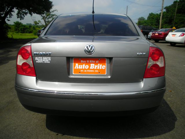 2003 Volkswagen Passat S Sedan