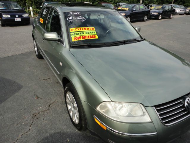 2003 Volkswagen Passat FWD 4dr Sport