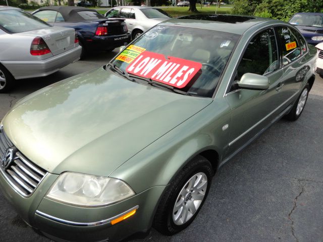 2003 Volkswagen Passat FWD 4dr Sport