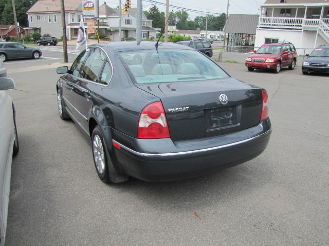 2003 Volkswagen Passat FWD 4dr Sport