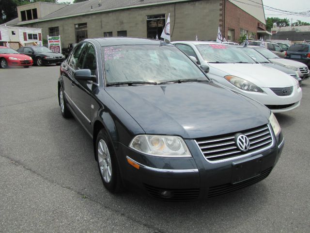 2003 Volkswagen Passat FWD 4dr Sport