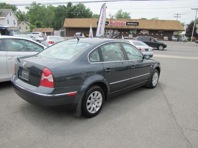 2003 Volkswagen Passat FWD 4dr Sport