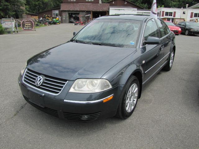 2003 Volkswagen Passat FWD 4dr Sport