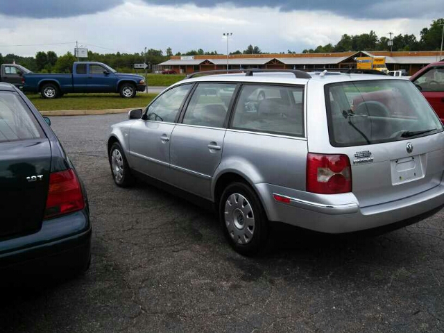 2003 Volkswagen Passat S Sedan