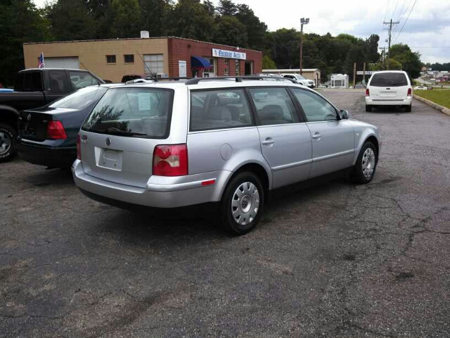 2003 Volkswagen Passat S Sedan