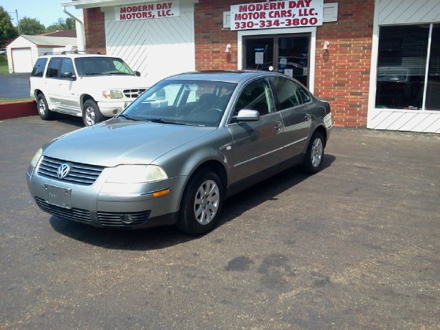 2003 Volkswagen Passat FWD 4dr Sport