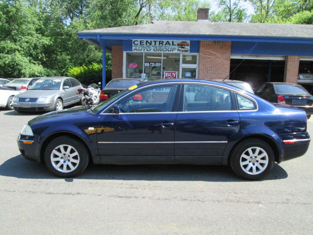 2003 Volkswagen Passat FWD 4dr Sport