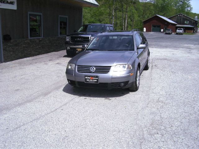 2003 Volkswagen Passat FWD 4dr Sport