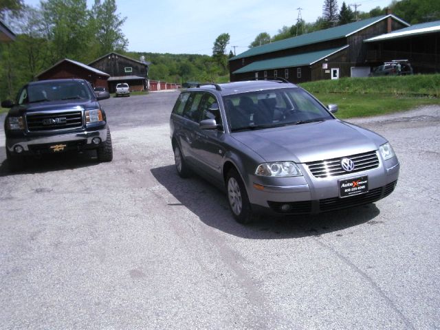 2003 Volkswagen Passat FWD 4dr Sport