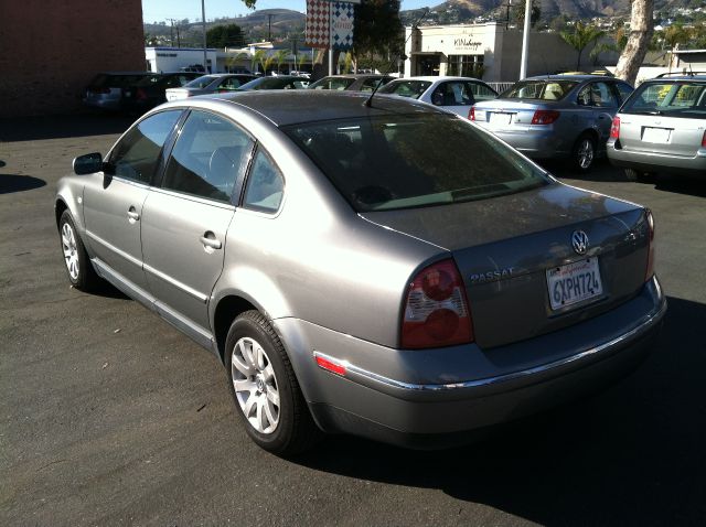 2003 Volkswagen Passat FWD 4dr Sport