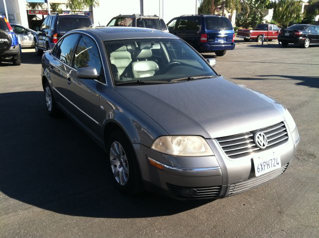 2003 Volkswagen Passat FWD 4dr Sport