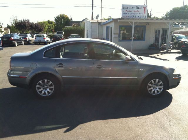 2003 Volkswagen Passat FWD 4dr Sport