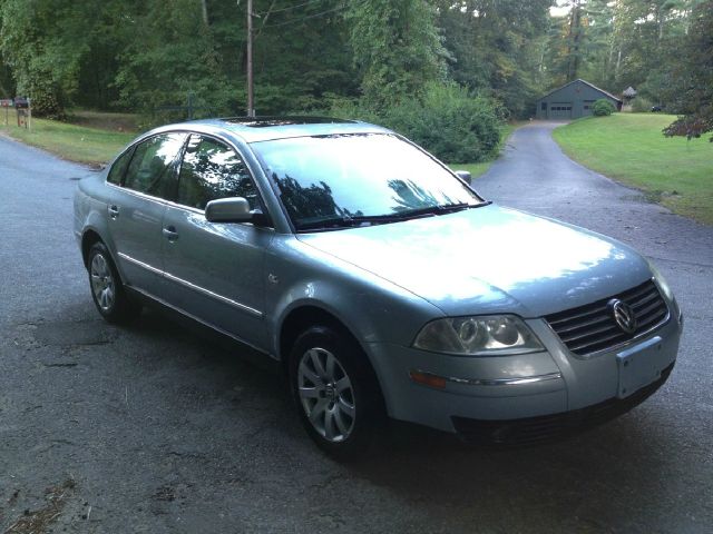 2003 Volkswagen Passat FWD 4dr Sport