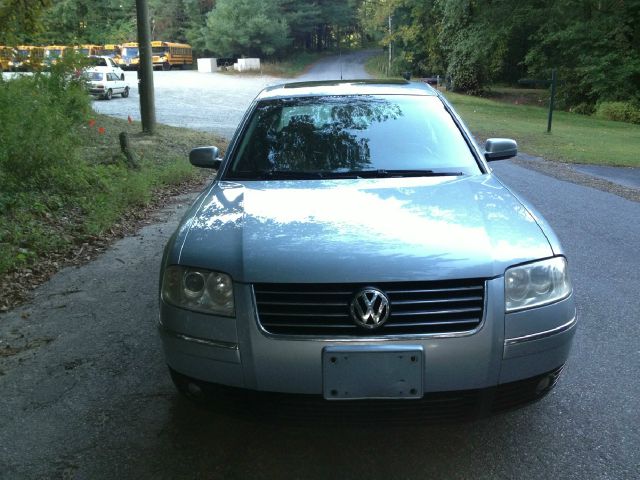 2003 Volkswagen Passat FWD 4dr Sport