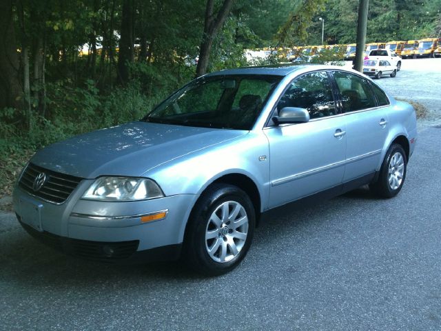 2003 Volkswagen Passat FWD 4dr Sport