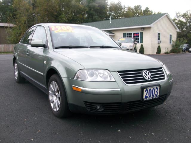 2003 Volkswagen Passat FWD 4dr Sport