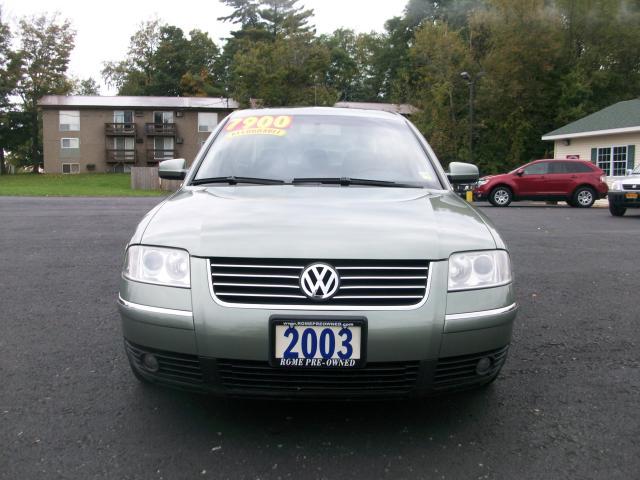 2003 Volkswagen Passat FWD 4dr Sport