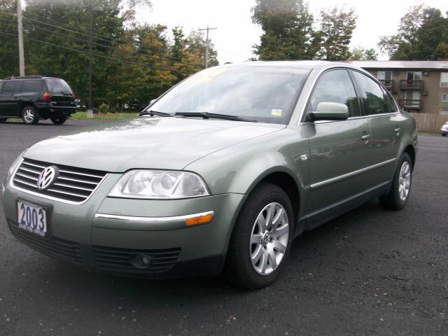 2003 Volkswagen Passat FWD 4dr Sport