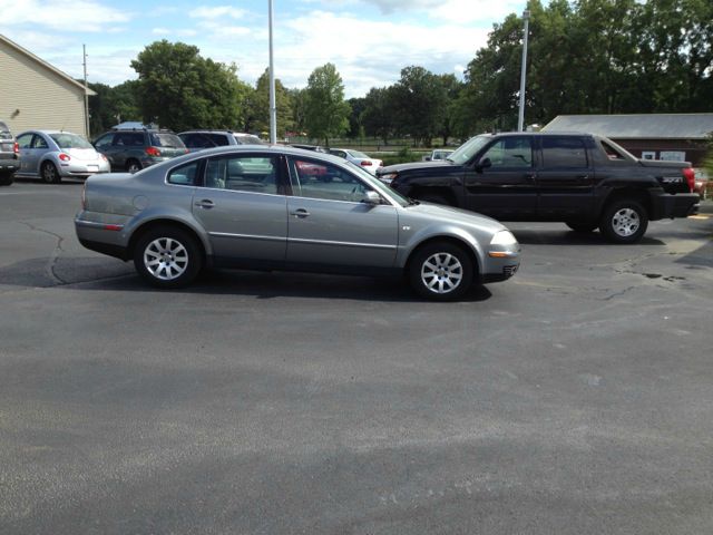 2003 Volkswagen Passat FWD 4dr Sport