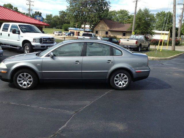 2003 Volkswagen Passat FWD 4dr Sport