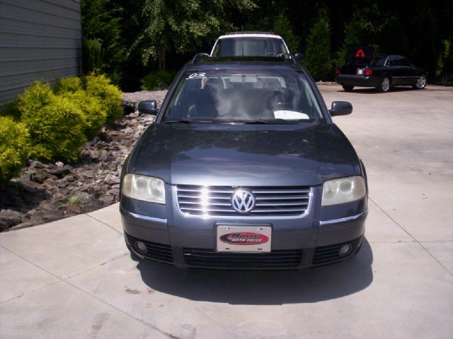 2003 Volkswagen Passat FWD 4dr Sport