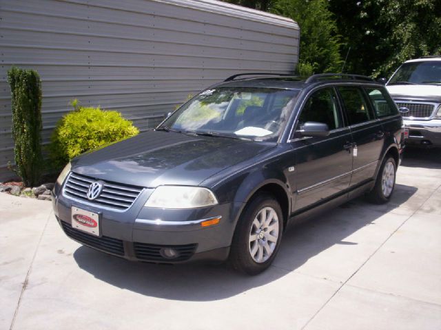 2003 Volkswagen Passat FWD 4dr Sport