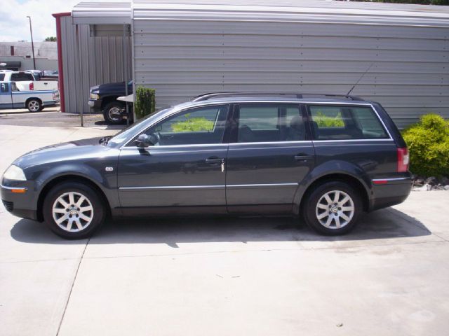 2003 Volkswagen Passat FWD 4dr Sport