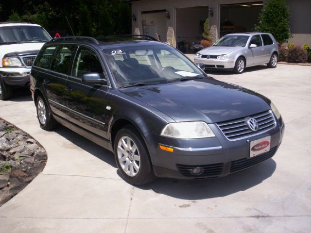 2003 Volkswagen Passat FWD 4dr Sport