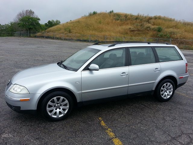 2003 Volkswagen Passat FWD 4dr Sport