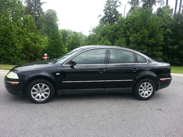 2003 Volkswagen Passat FWD 4dr Sport