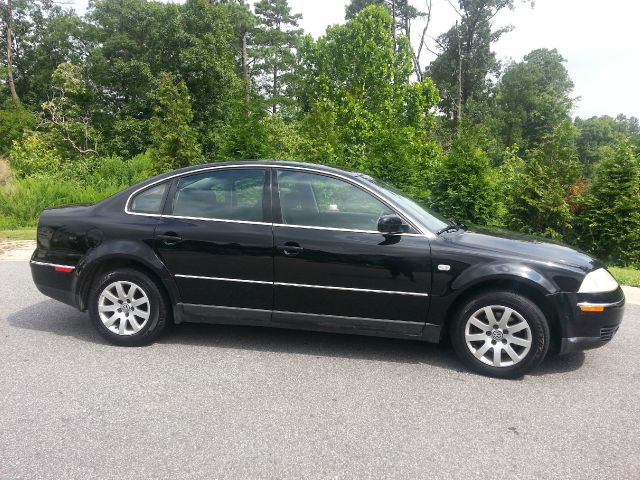 2003 Volkswagen Passat FWD 4dr Sport