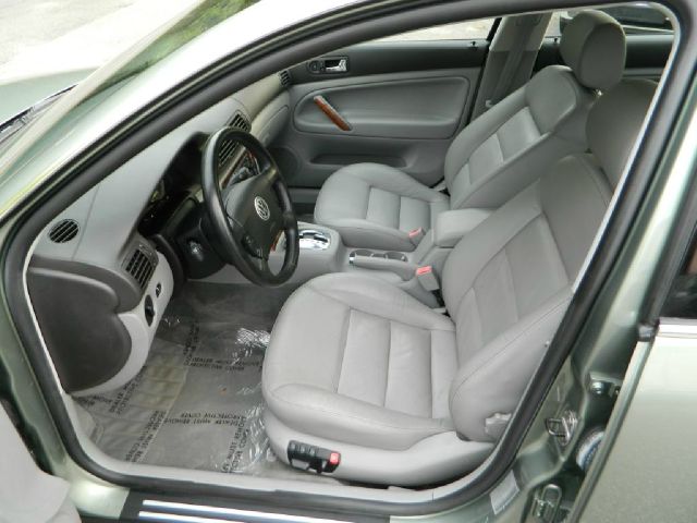 2003 Volkswagen Passat LS W/leather Seats