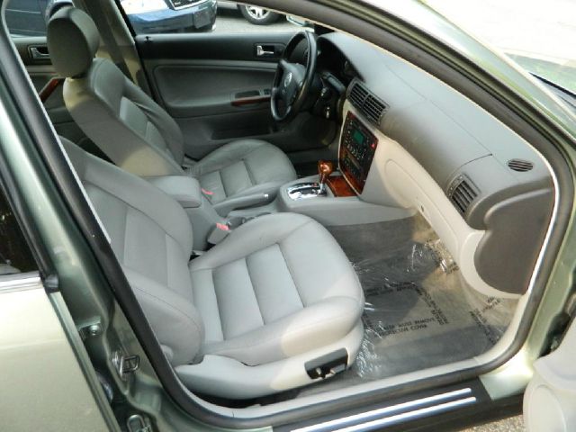 2003 Volkswagen Passat LS W/leather Seats